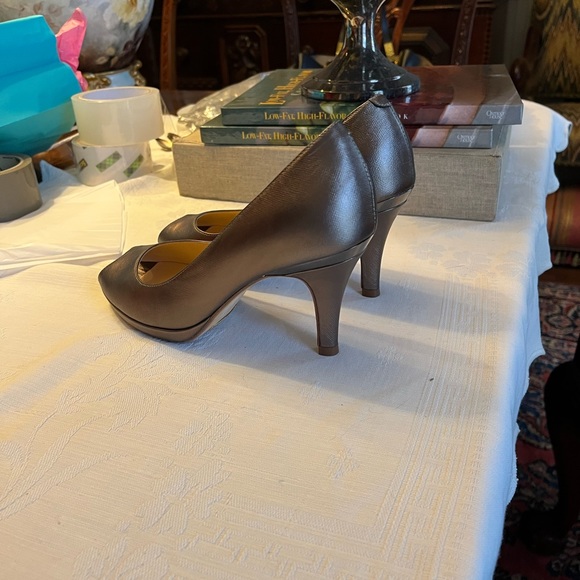 Lovely pair of Cole Haan Heels, size 7, with open toe and approx 3” heels - Picture 5 of 5